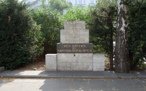 NS-Opfer-Gedenkstein_Steinplatz